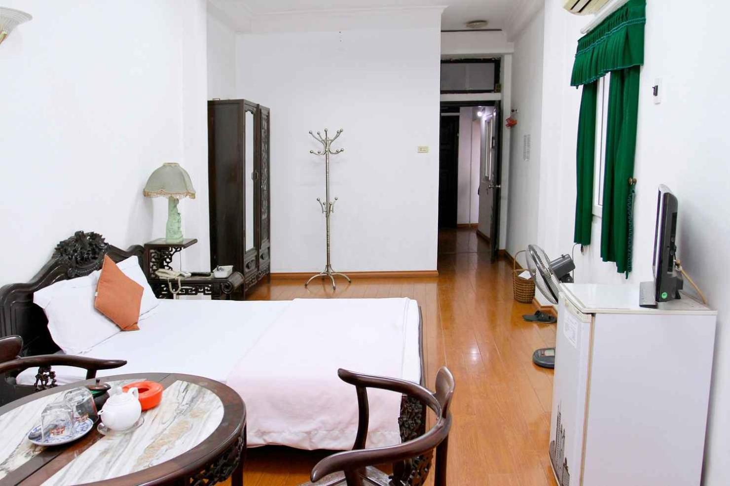 Hoang Cuong Hotel 15 Nguyen Thai Hoc Hanoi Kültér fotó