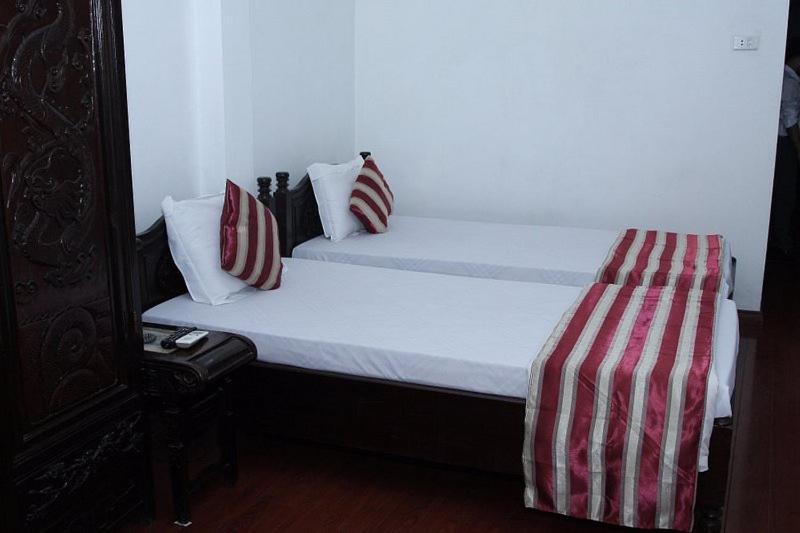 Hoang Cuong Hotel 15 Nguyen Thai Hoc Hanoi Kültér fotó