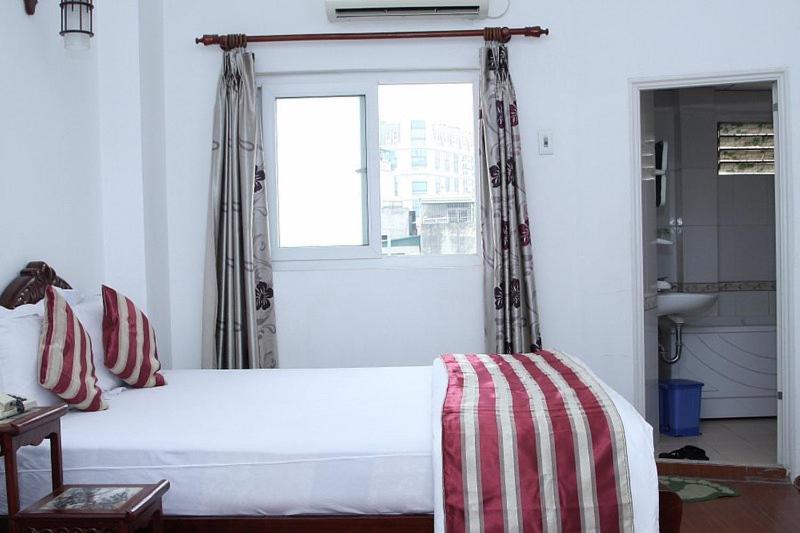 Hoang Cuong Hotel 15 Nguyen Thai Hoc Hanoi Kültér fotó